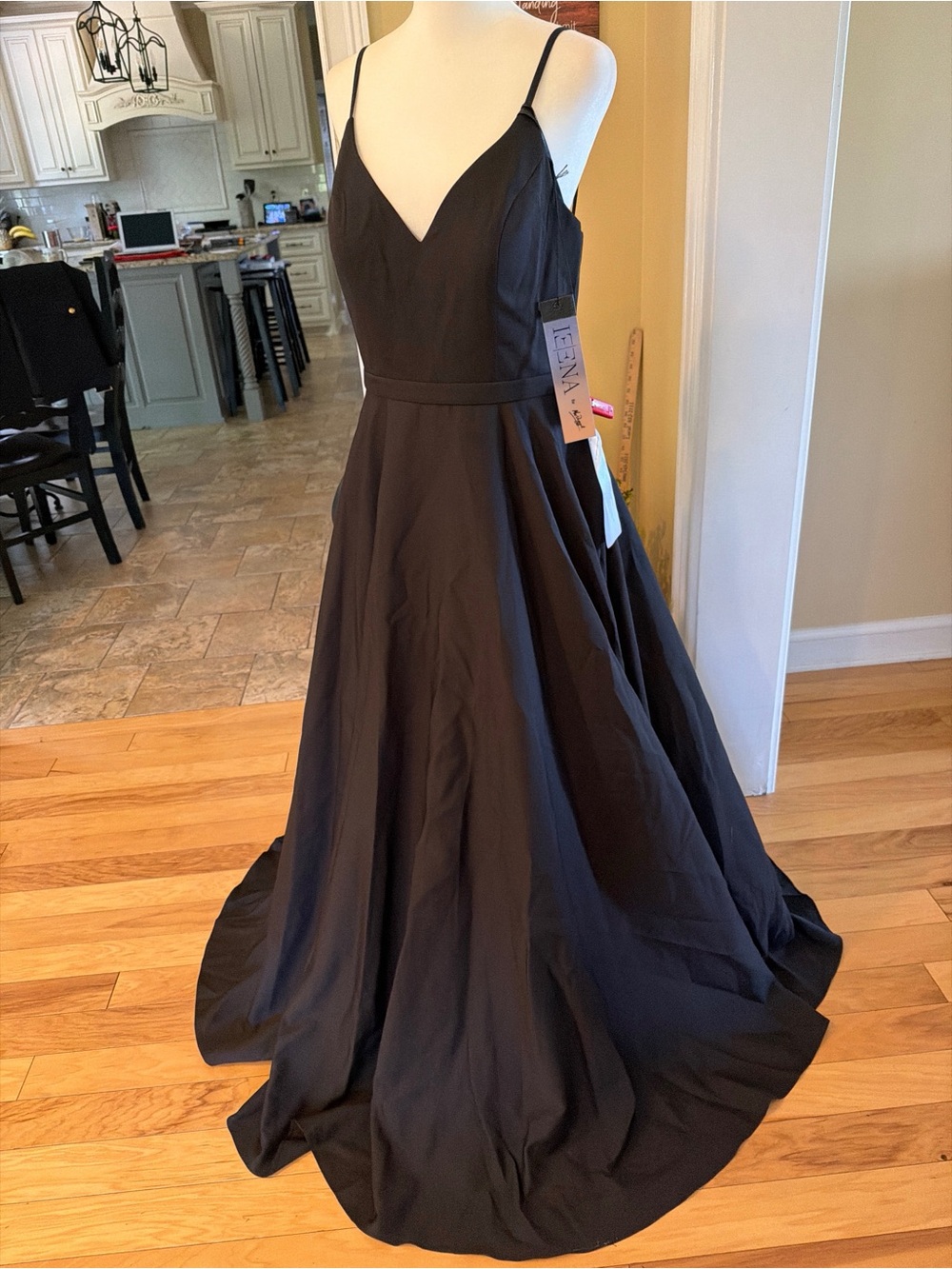 NWT IEENA for Mac Duggal Black Classic V-Neck A-Line Ball Gown Dress 48855 Sz 8